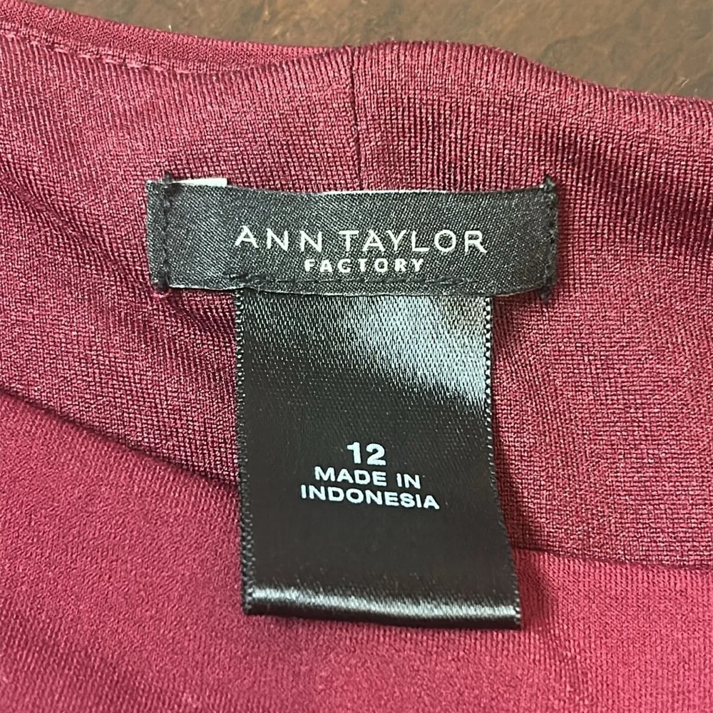 Ann Taylor Wine Red Ruched Stretch Sleeveless Sheath Midi Dress Women’s Size 12 - Picture 5 of 13